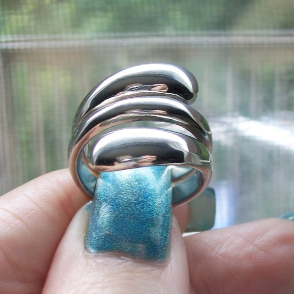 STAINLESS STEEL Unique High Polished Swirl Ring - Picture 7 of 13